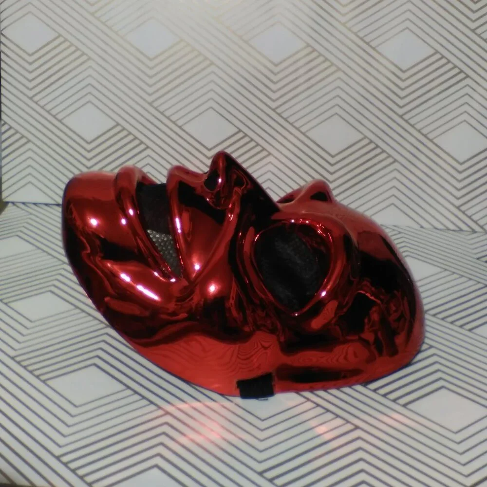 Halloween más in red face